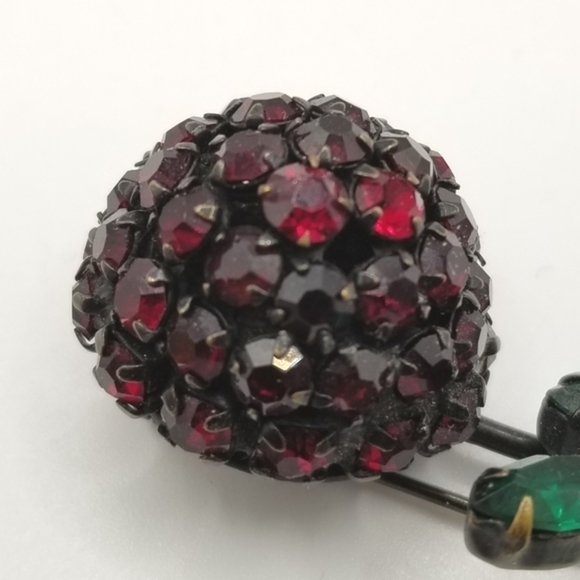 Warner Vintage Cherry Brooch Pin Japanned Rhinestone Black Back Fruit 3D Red - Picture 7 of 15